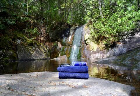 Chutes et bassins sauvages  accessibles à pied du chalet à louer de La Montagne 