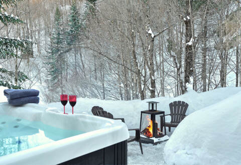 Private hot tubs and outdoor fireplace cottage to rent 4 seasons all included La Rustique Chalets Booking