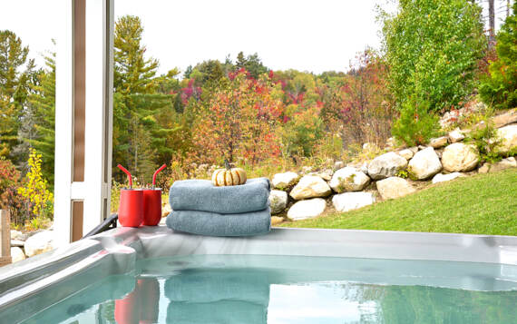 Private hot tubs cottage to rent de la Montagne front of montains 4 seasons fully equiped