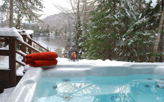 Hot tubs cottage to rent Laurentides Chalets Booking lake view  Le Sariane for 2 or 4