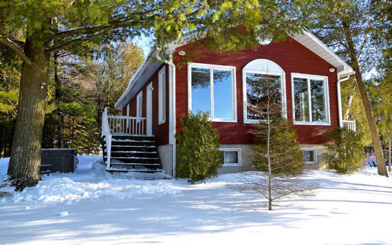 Cottage to rend 4 seasons front off lake Estrie