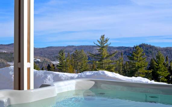 Hot tubs cottage to rent for 4 all include Lanaudiere
