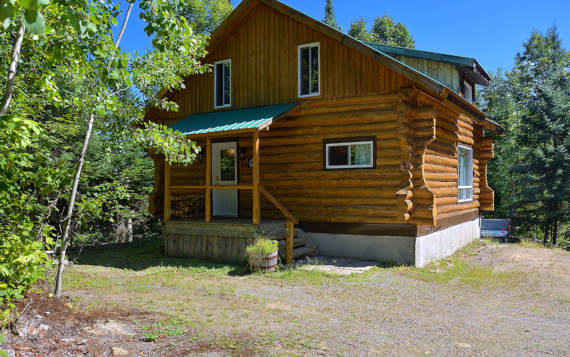 Cottage to rent in wood all includes for 2 or 4 persons with Chalets Booking 4 seasons with private hot tubs and private dry sauna