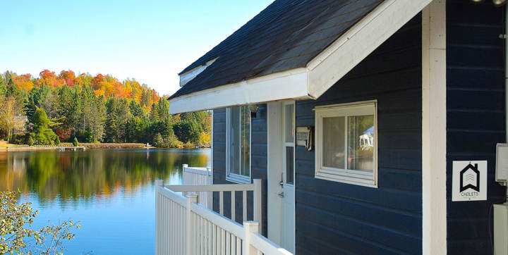 Cottage to rent for two front of a lake Laurentides