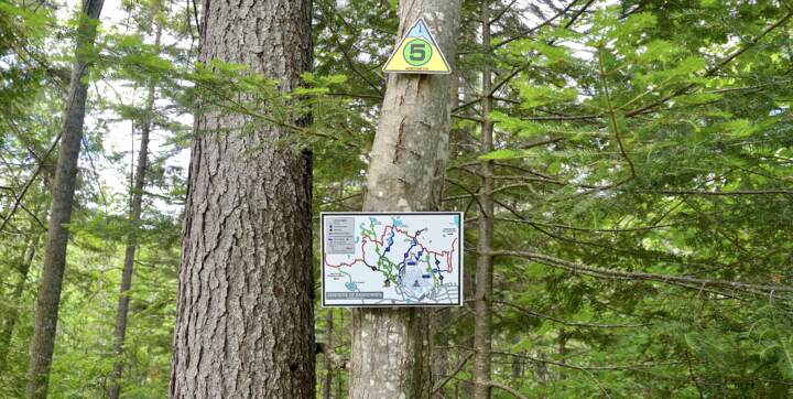 Sentier pédestre Val-Saint-Côme accessible à pied du chalet de La Montagne à moins de 5 minutes Chalets Booking