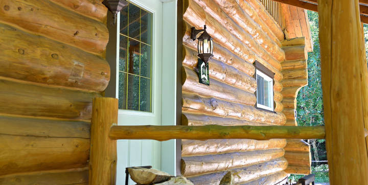Entrée Chalet en location au bord de l'eau Lanaudière Chalets Booking avec spa et sauna sec privés