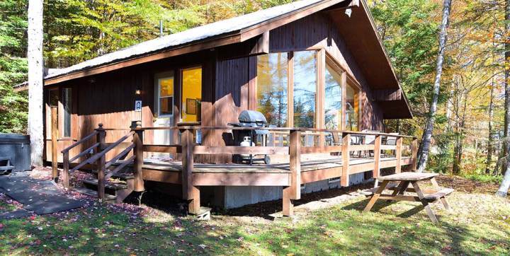 Cottage to rent with private hot tubs and dry sauna Laurentides Chalet Booking four seasons
