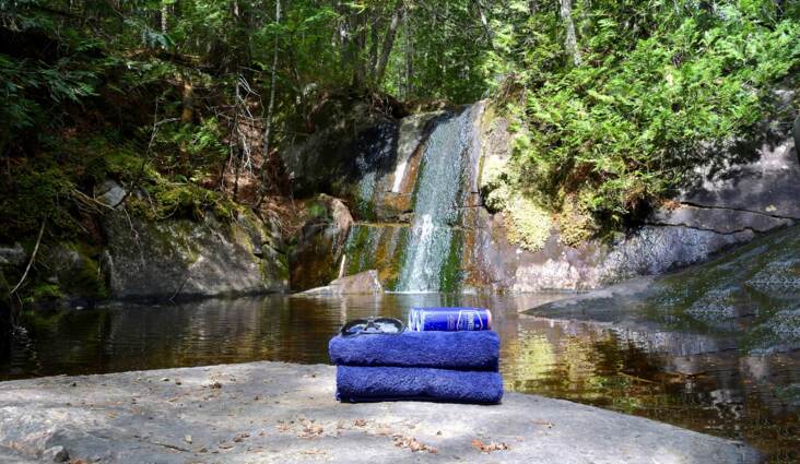 Chutes et bassins sauvages  accessibles à pied du chalet à louer de La Montagne 